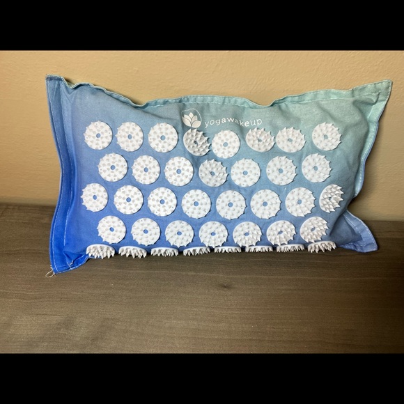 Yoga Wake Up acu-pillow - Picture 2 of 3